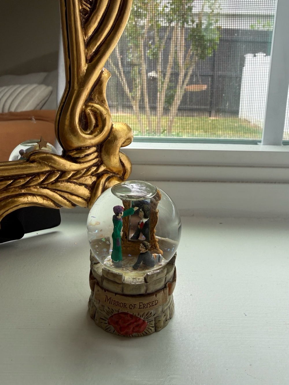 Harry Potter Mirror of Erised 2000 mini Snow Globe